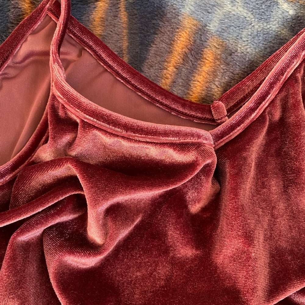 🍷VELOUR TANK TOP🍷 - Picture 4 of 4